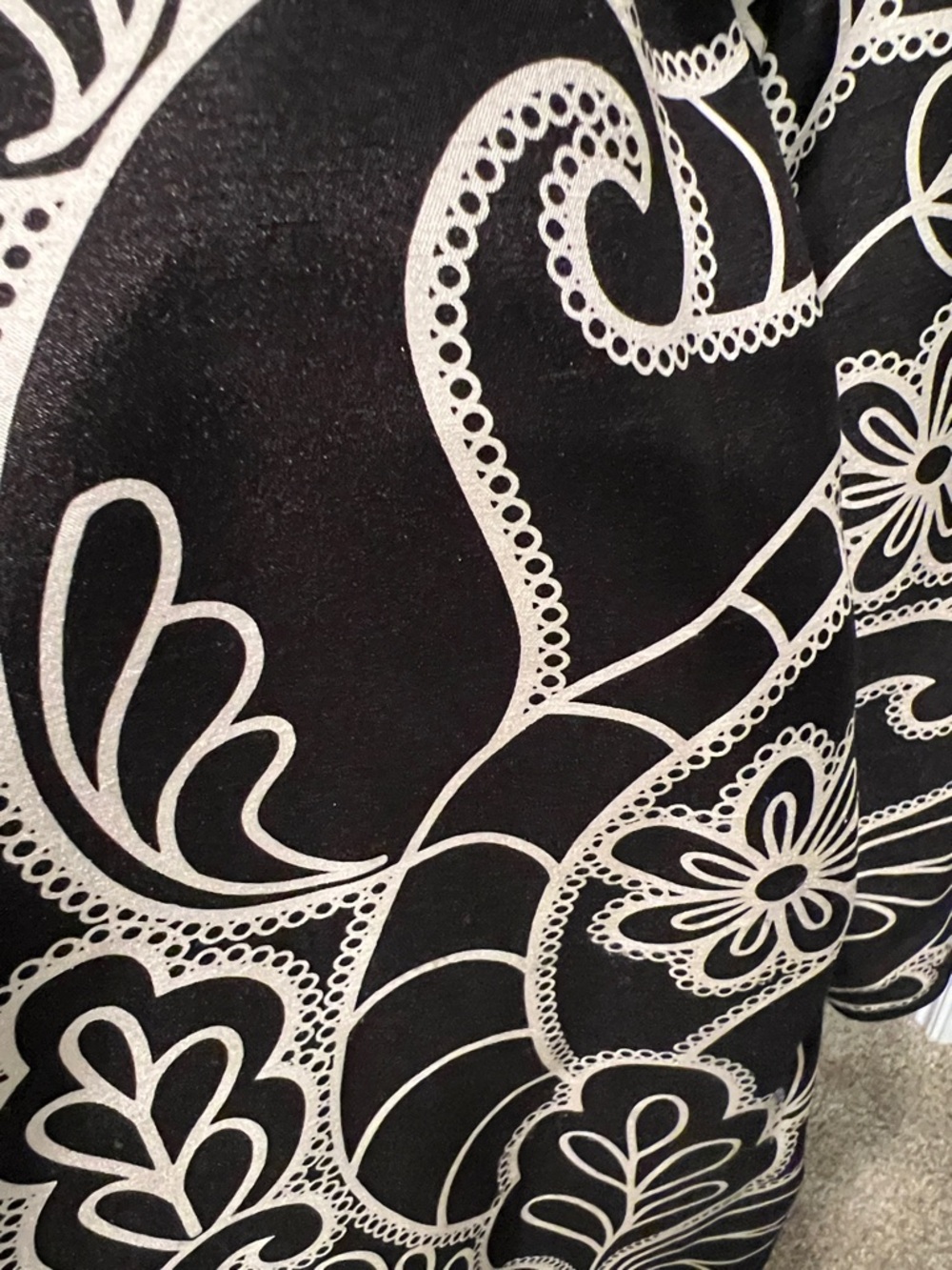 TanJay Black & White Scalloped Floral-Scroll Blazer - Picture 3 of 9